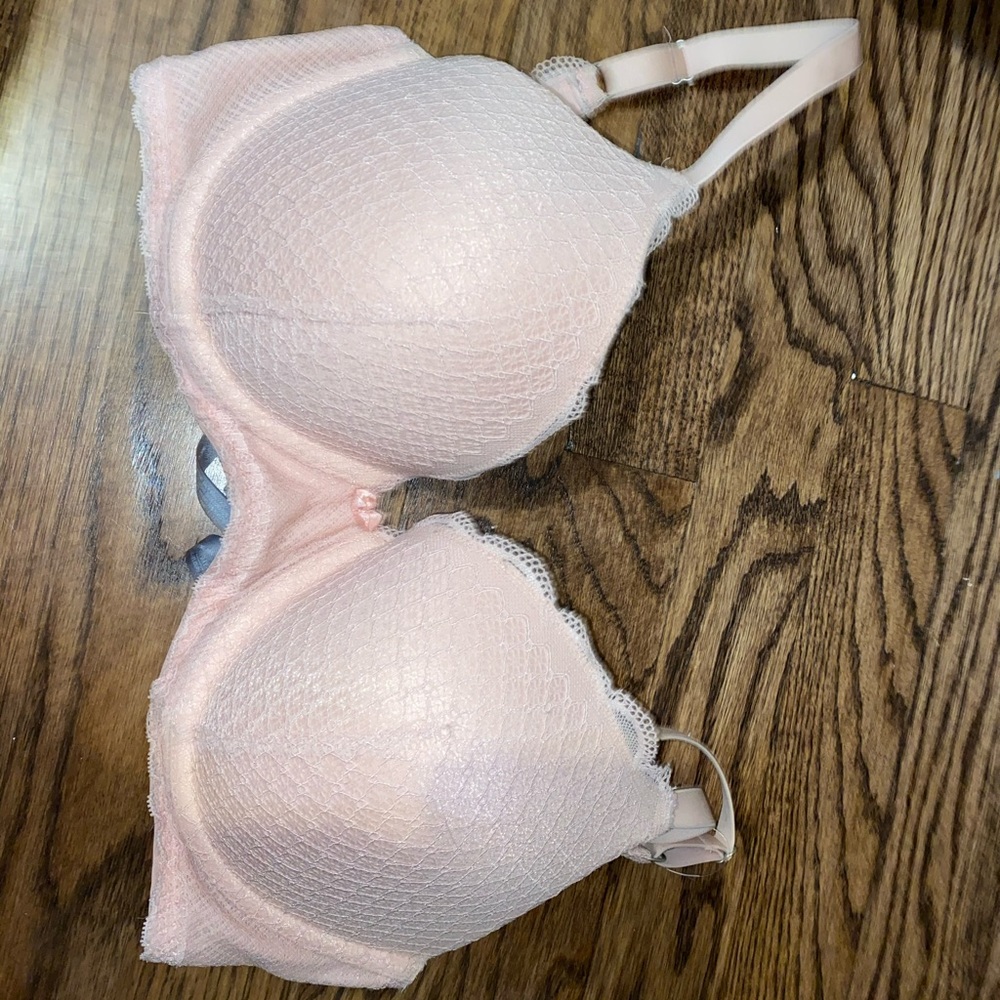 ⭐️aerie lace pink bra⭐️
